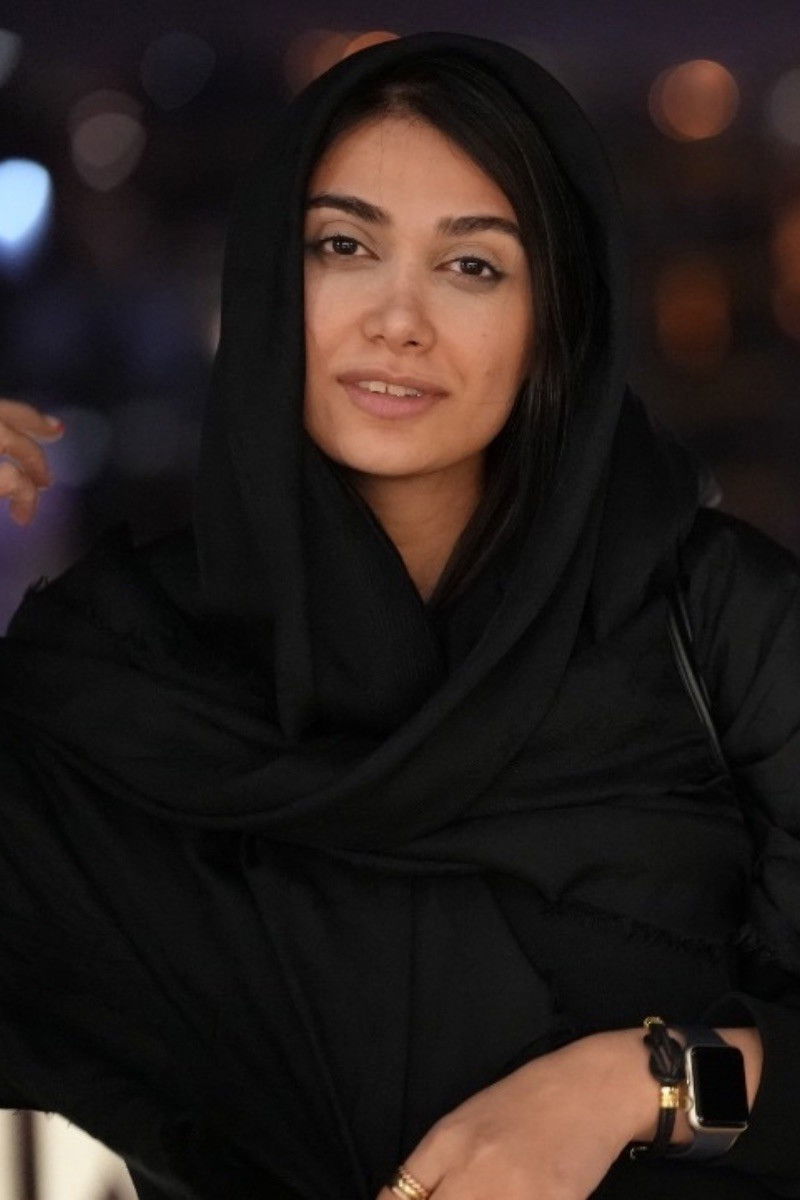 Azin Pourzand backdrop