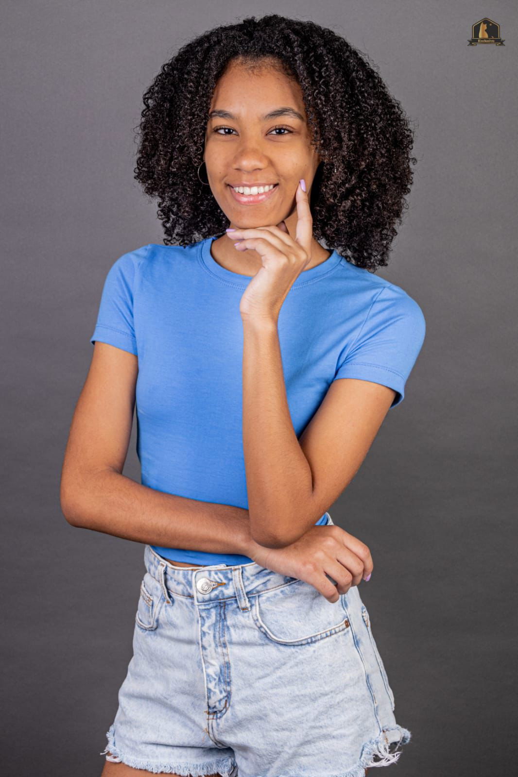 Milena Pinheiro backdrop