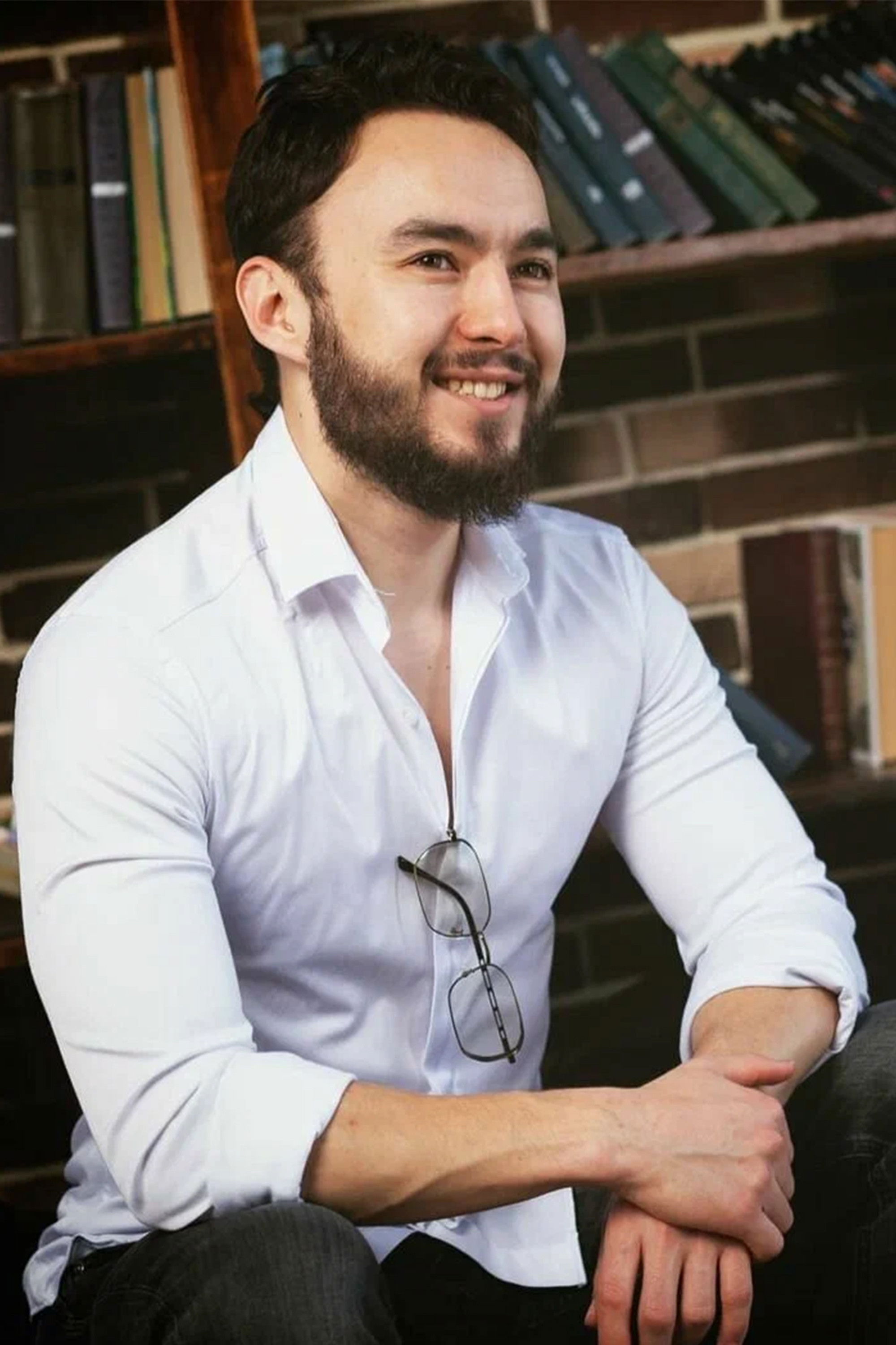 Olzhas Nurbay backdrop