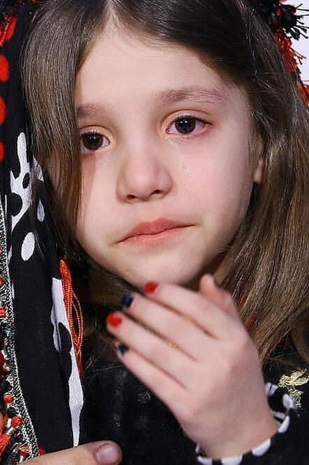 Zhina Zahedi backdrop