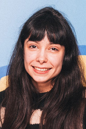 Laura Mahía backdrop