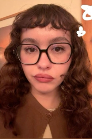 Enya Umanzor backdrop