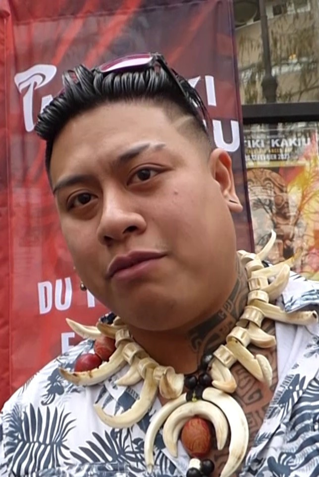 Maikiu Sulpice backdrop