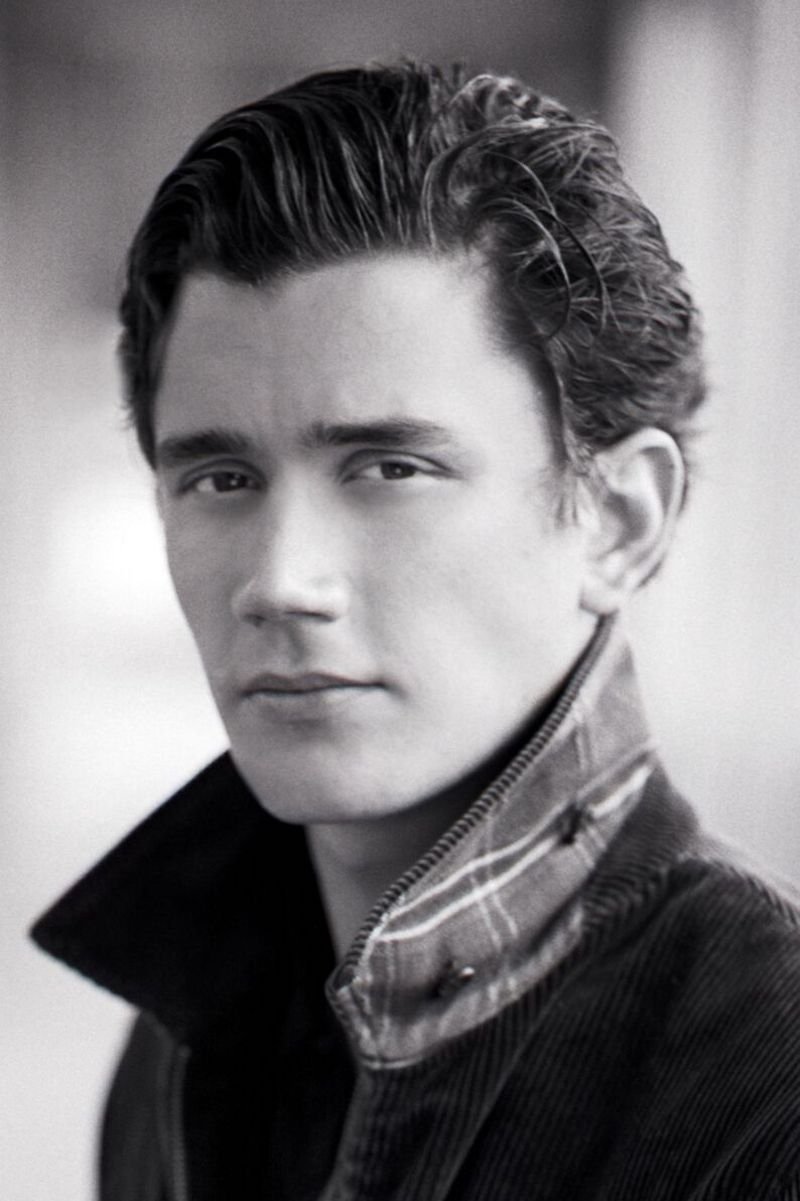 Sergej Moya backdrop