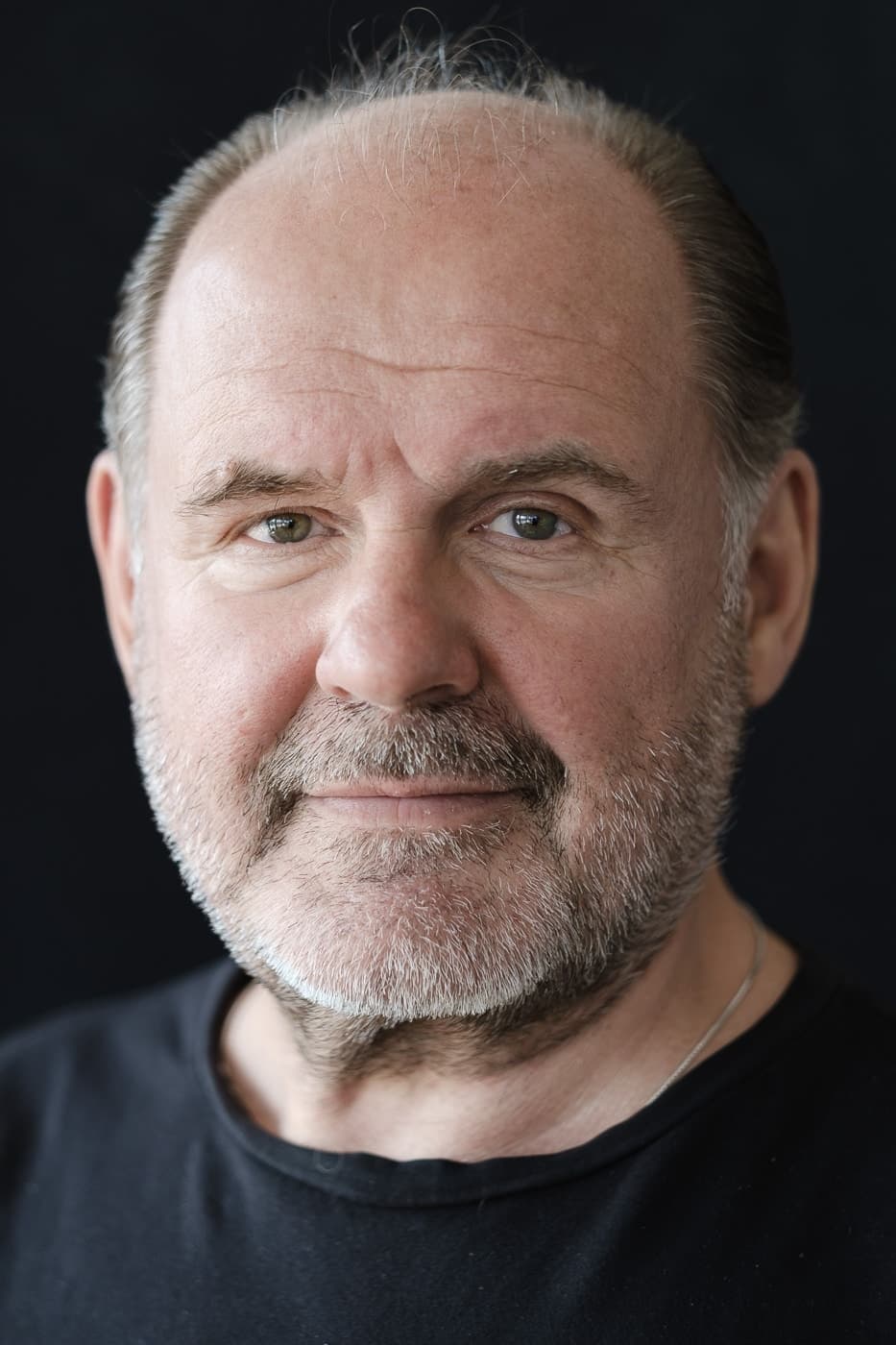 August Schmölzer backdrop