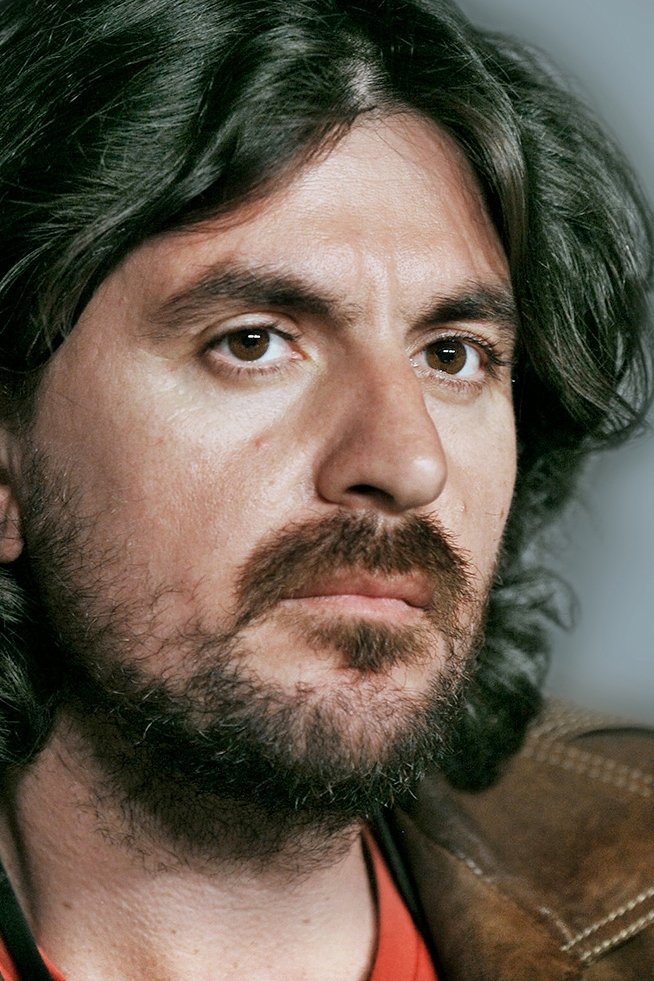 Gökhan Tiryaki backdrop