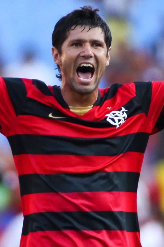 Fábio Luciano backdrop