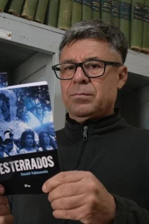 Daniel F. Valenzuela backdrop