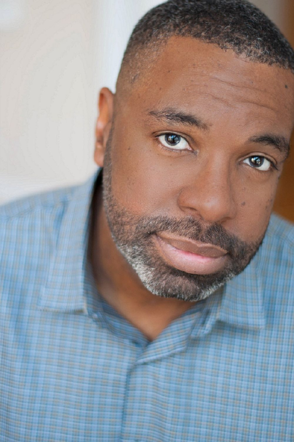 Sowande Tichawonna backdrop