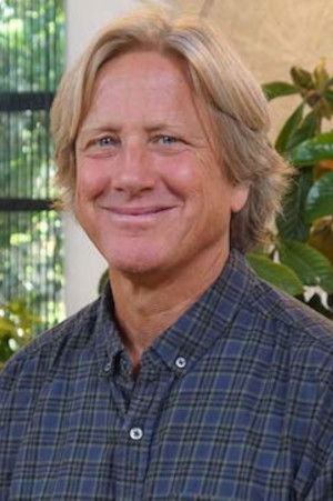 Daqer Keltner backdrop