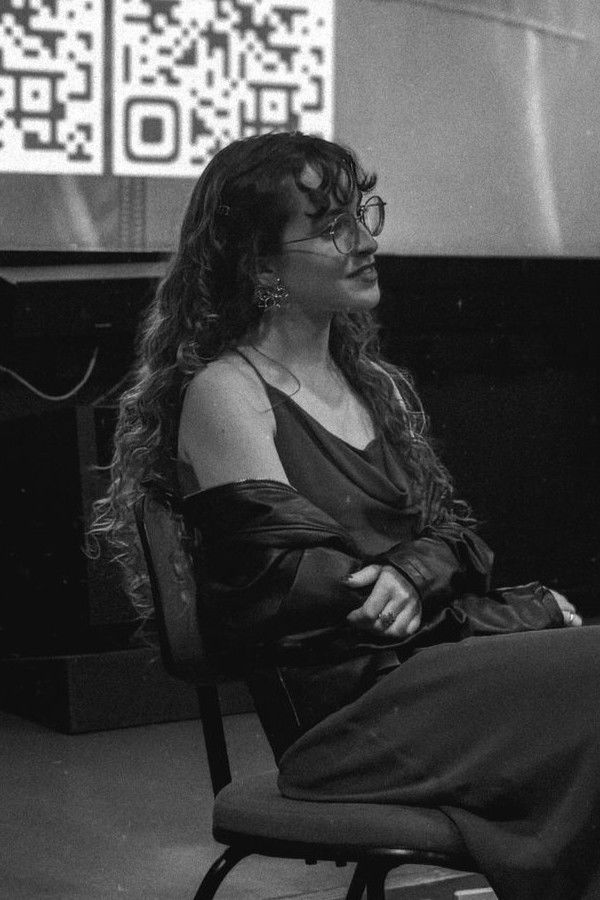 Manoella Ferraz backdrop