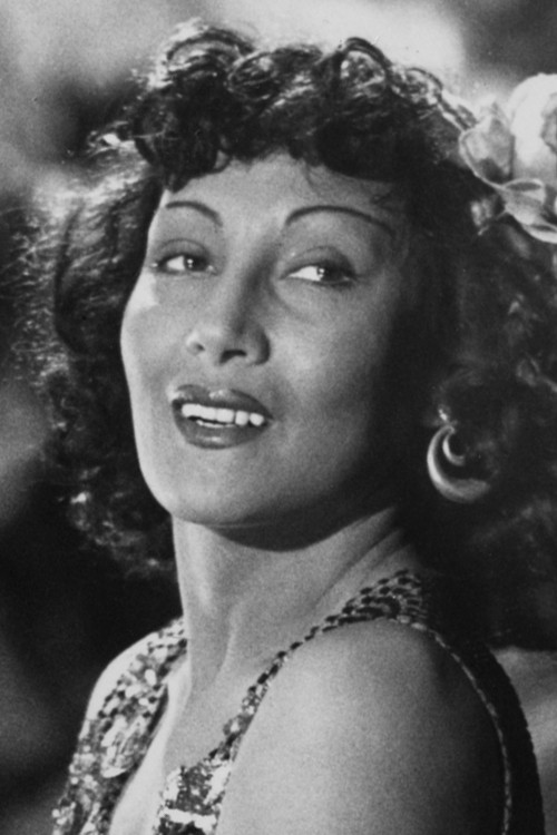 Emine Adalet backdrop