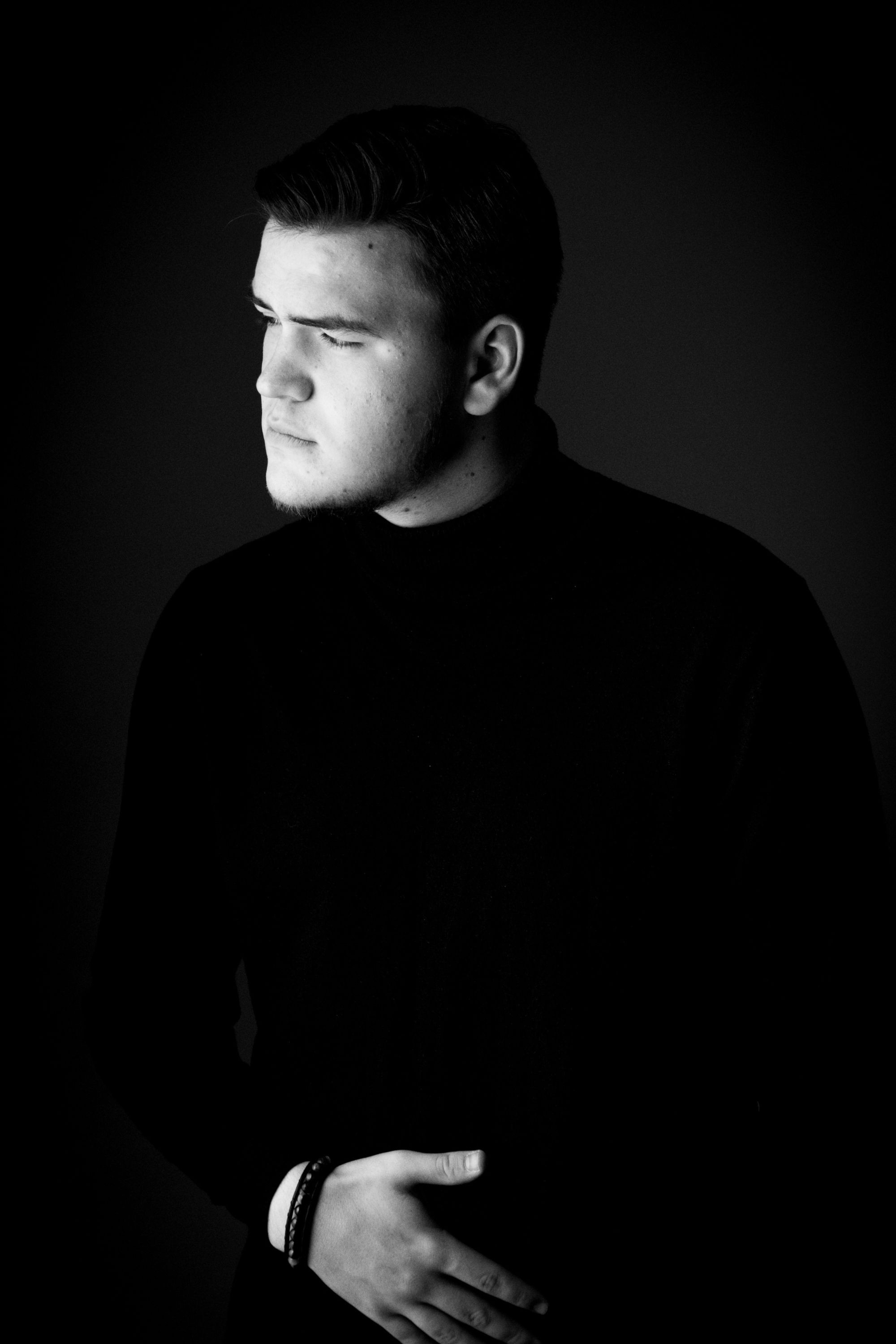 Roman Leontyev backdrop