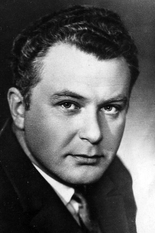 Leonid Leonidov backdrop