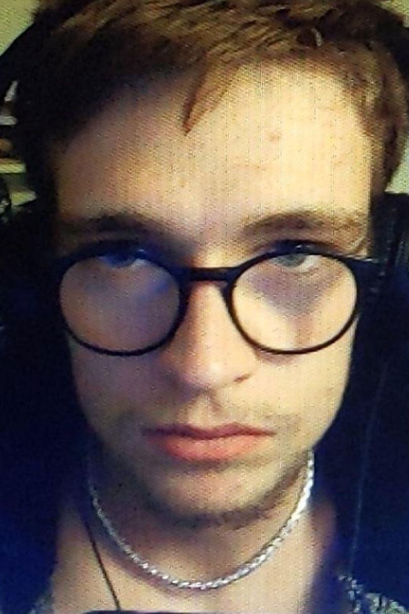 Laurie Cowling backdrop