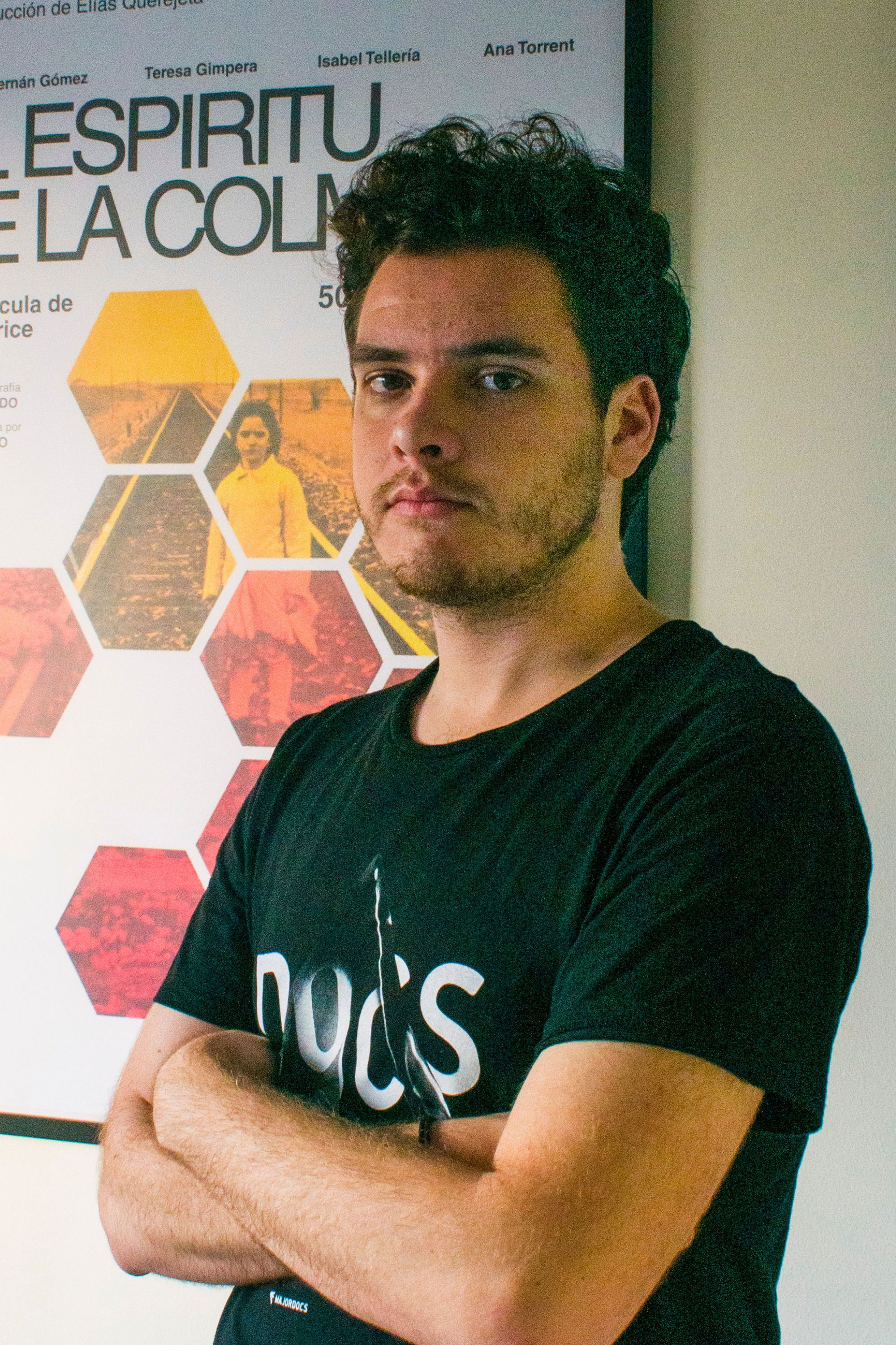 Guillermo Amengual backdrop