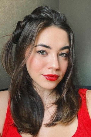 Mayara Bertolini backdrop