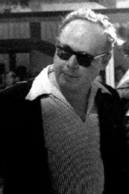 Eugjen Jork backdrop