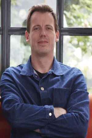 Yann Dernaucourt backdrop