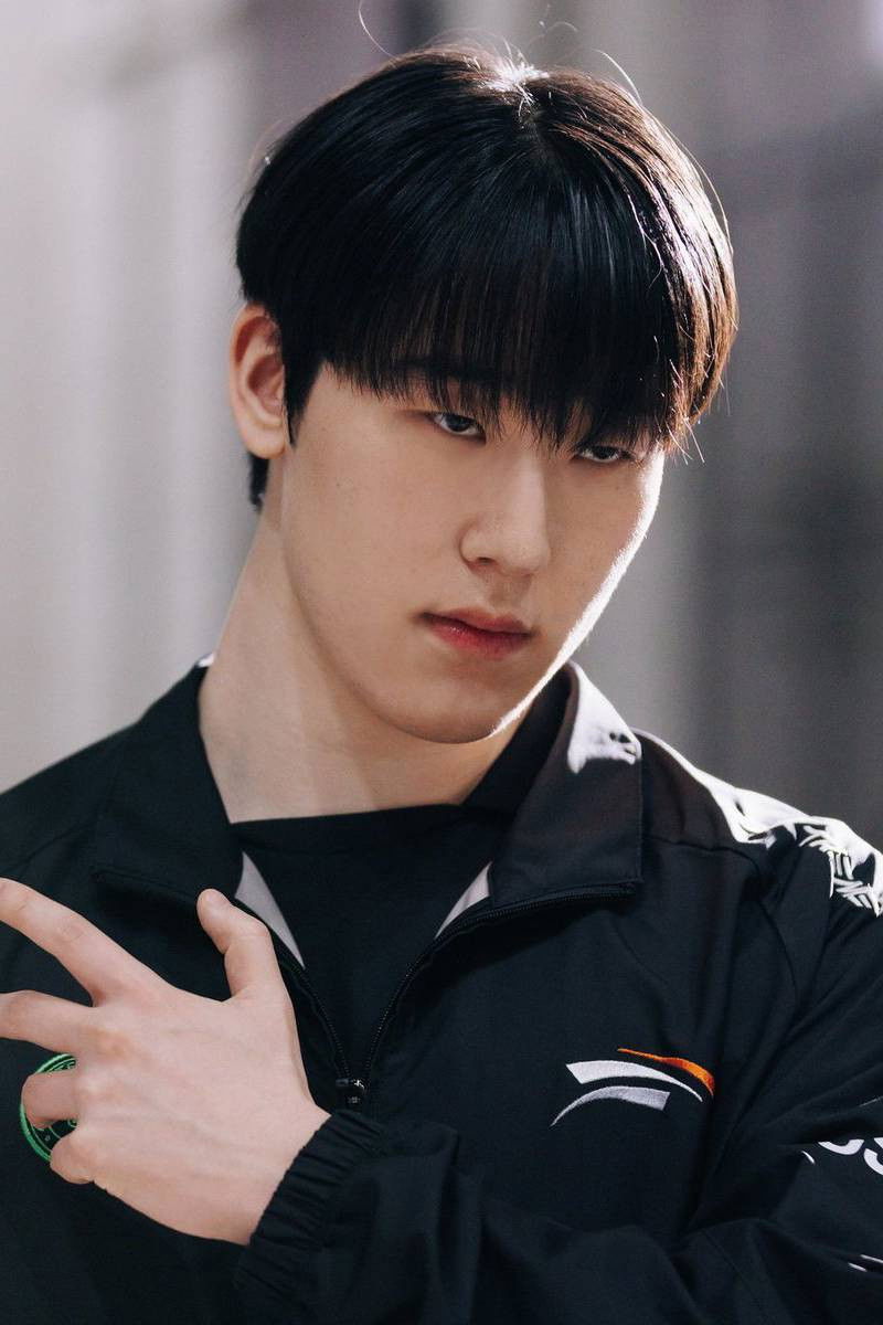 Kim Geon-woo backdrop