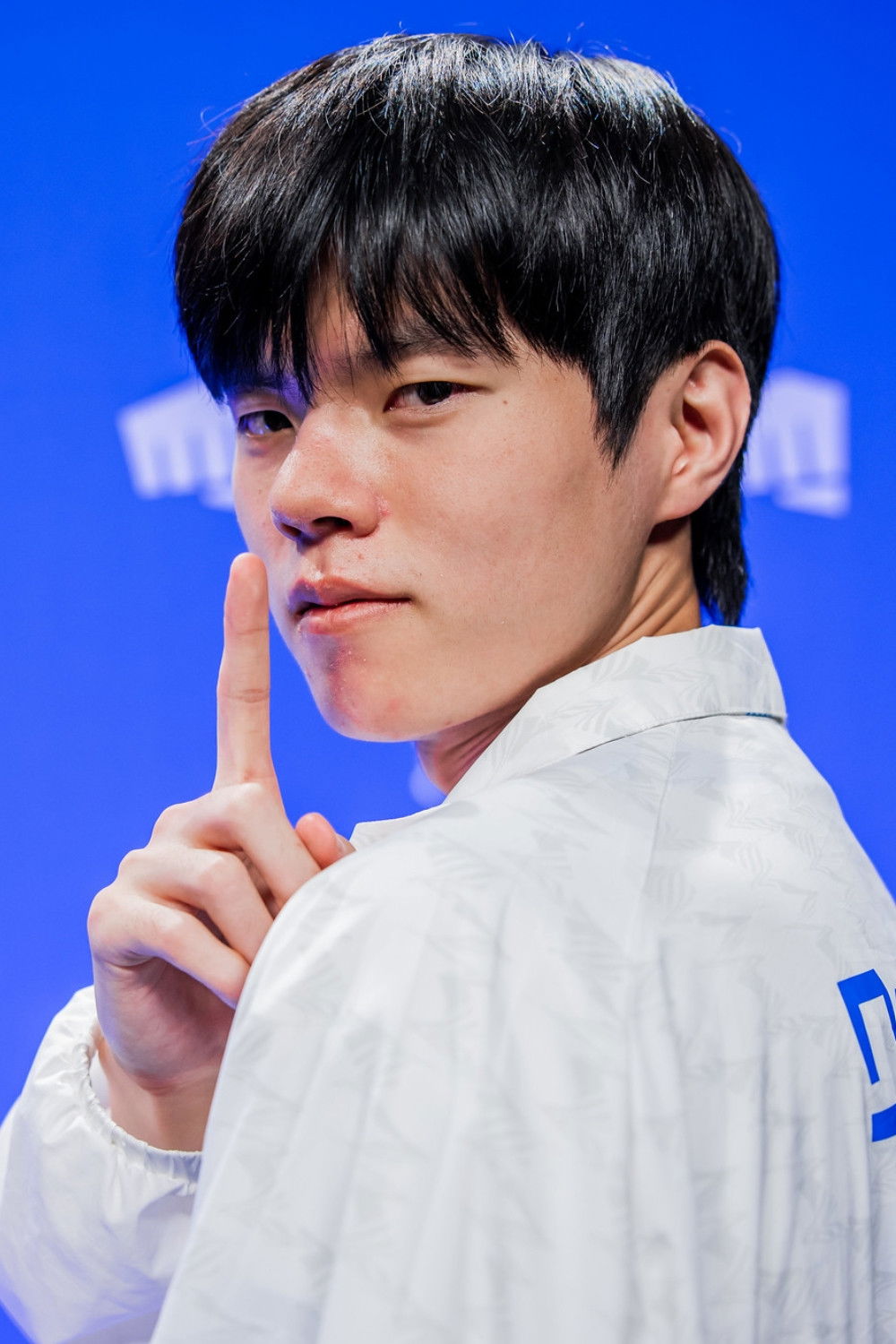 Kim Hyuk-kyu backdrop