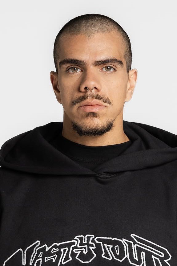 Matías León Moneke backdrop