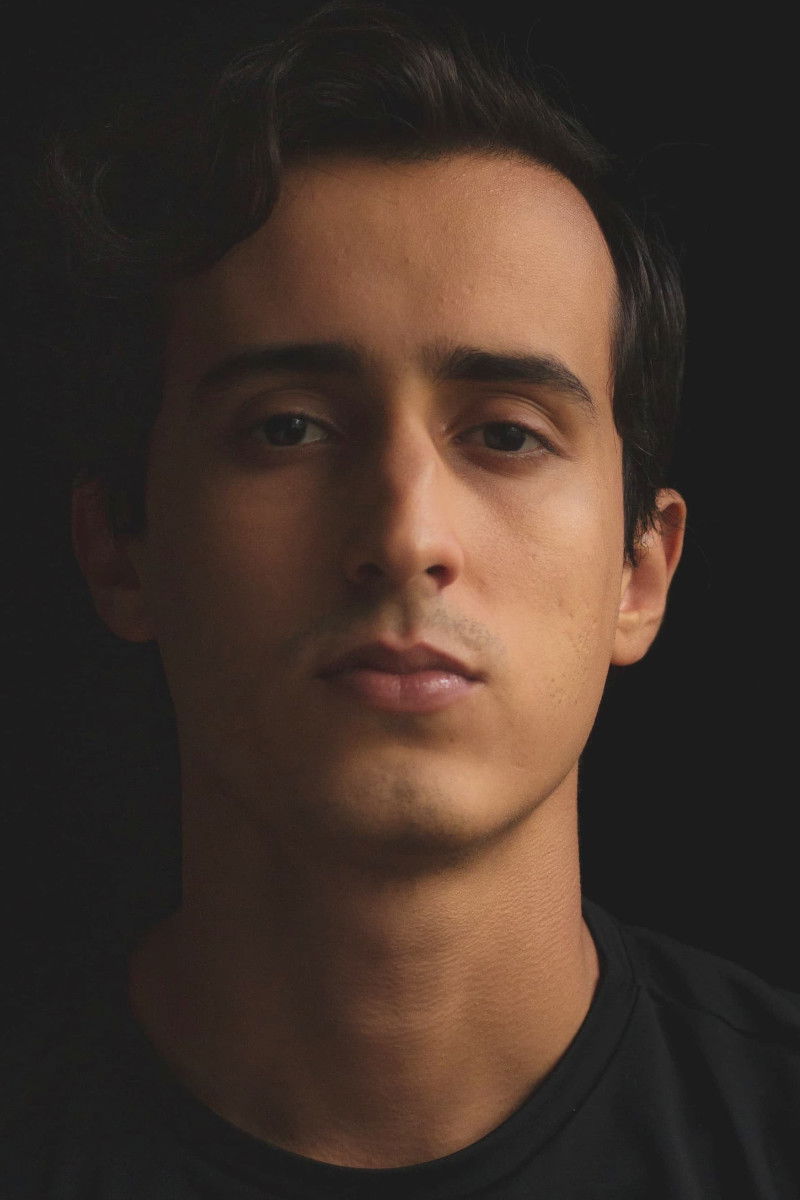 Yan Azevedo backdrop