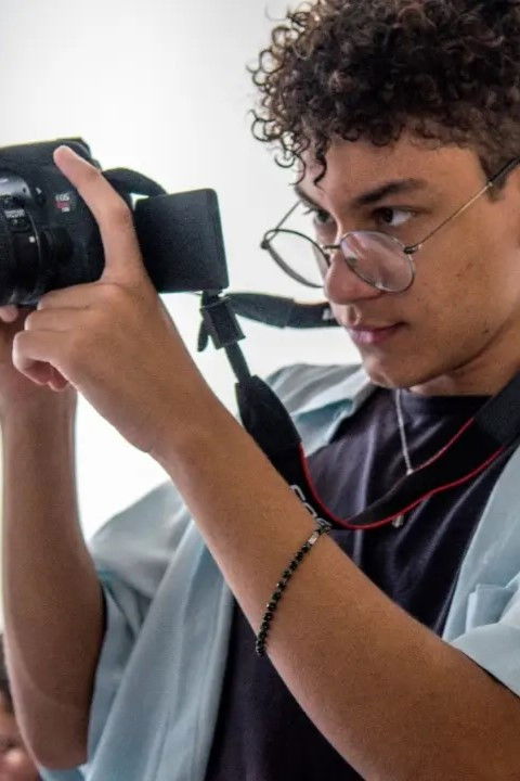 Guillen Medeiros backdrop