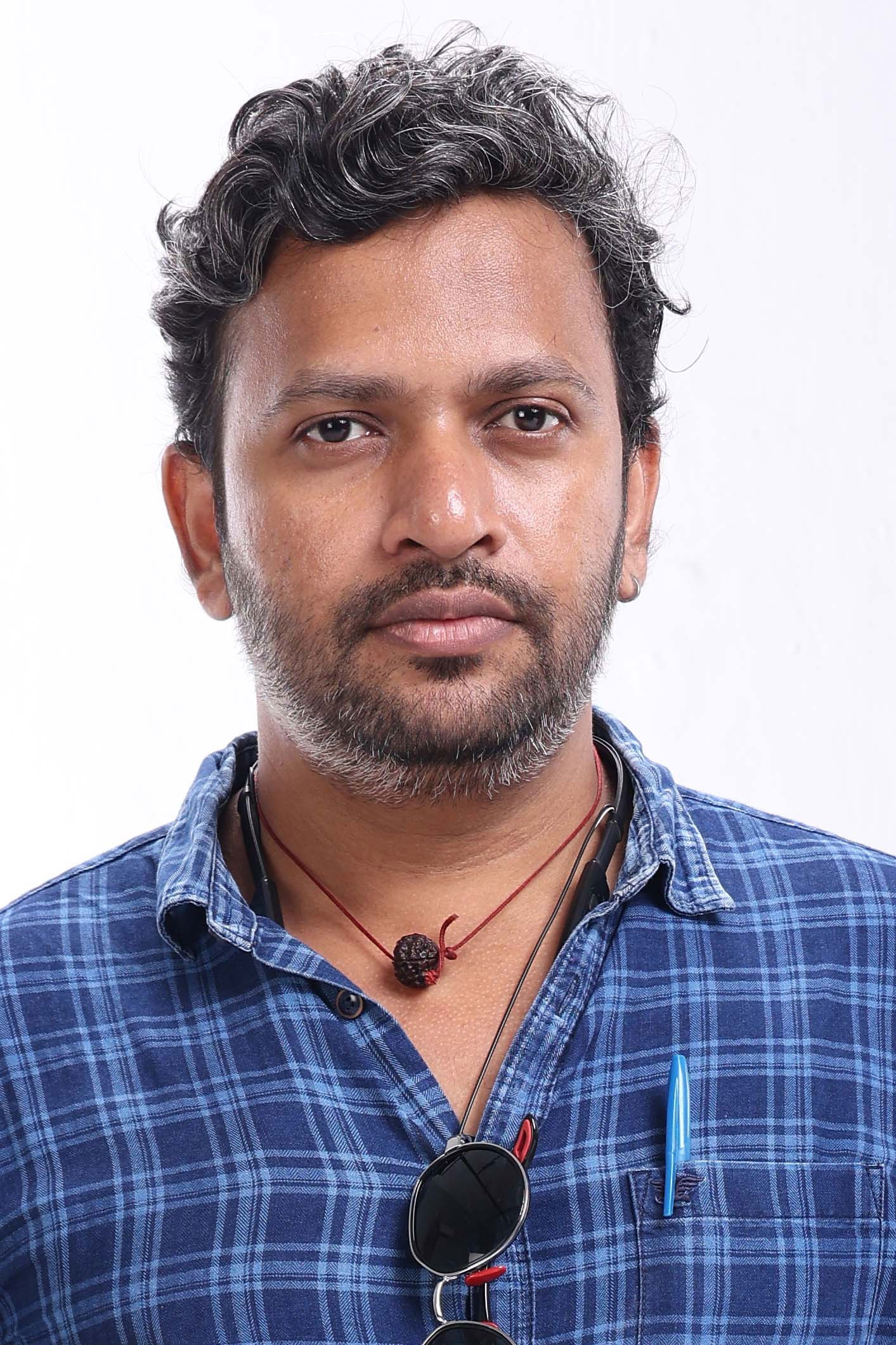 Meera Mahadhi backdrop