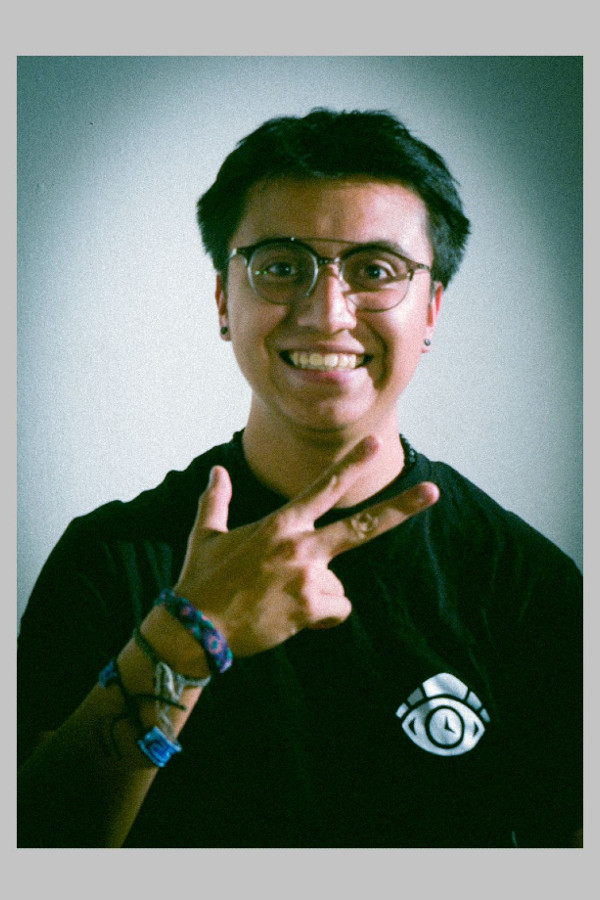 César Ángeles backdrop