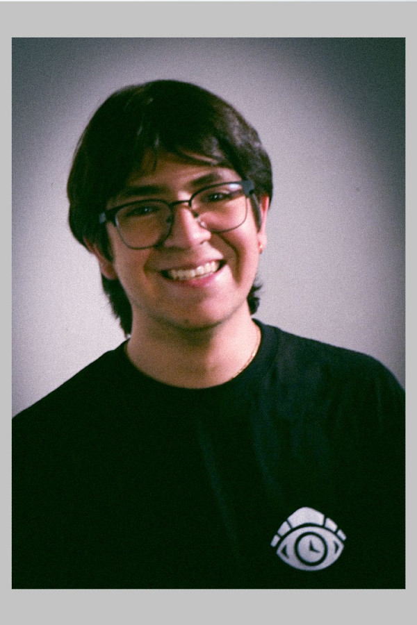 Sebastián Aguilar backdrop