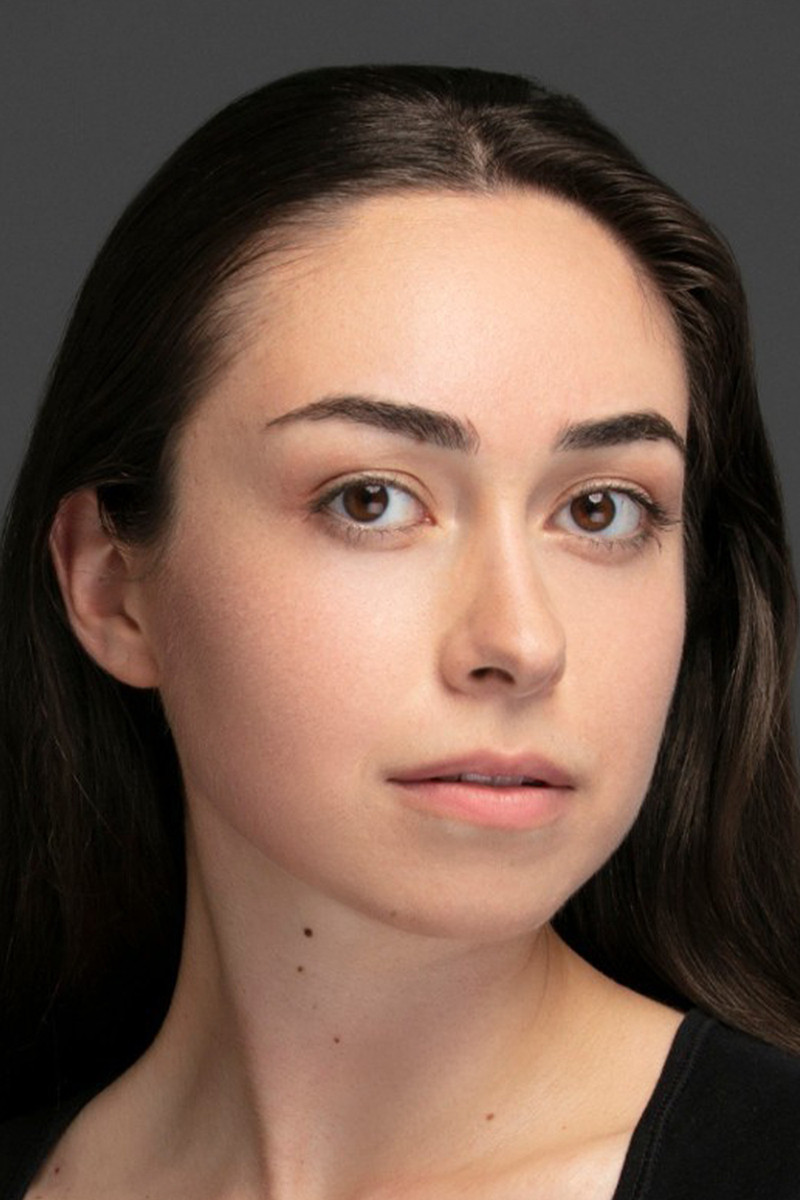 Elif Avşar backdrop