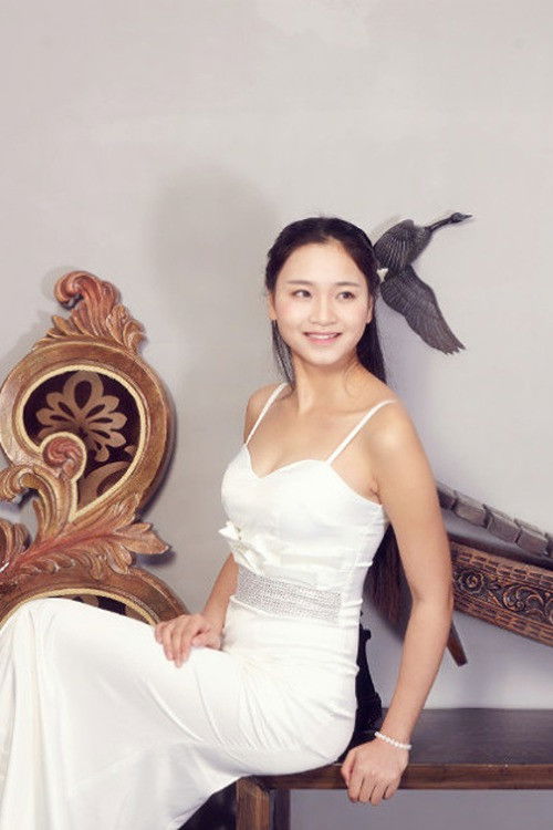 Bingqing Meng backdrop