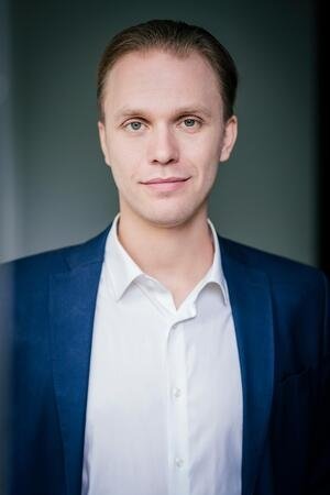 Tristan Bumm backdrop