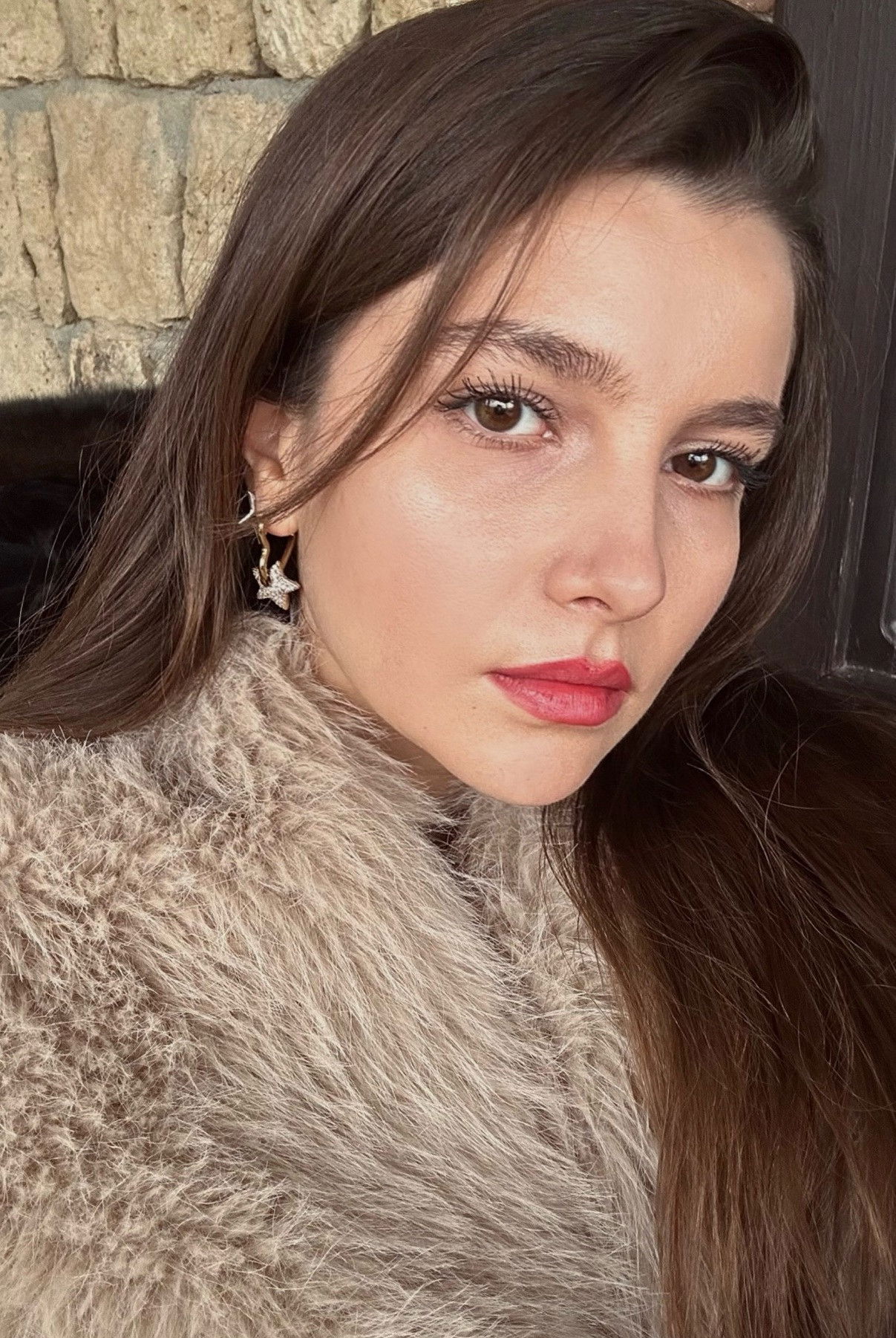 İlayda Sezgin backdrop