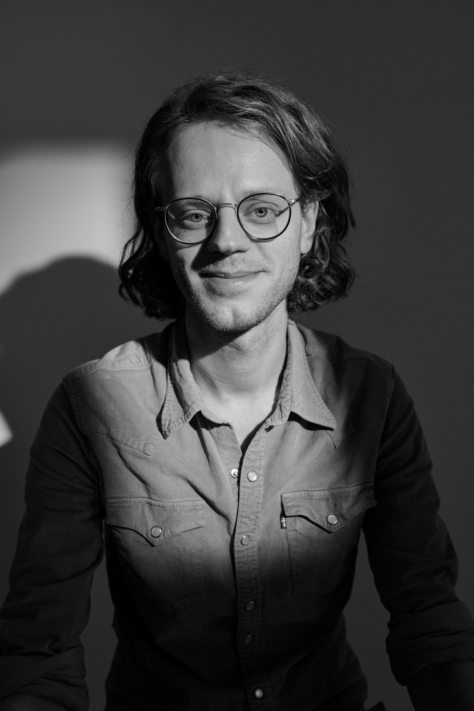 Frederik Bösing backdrop