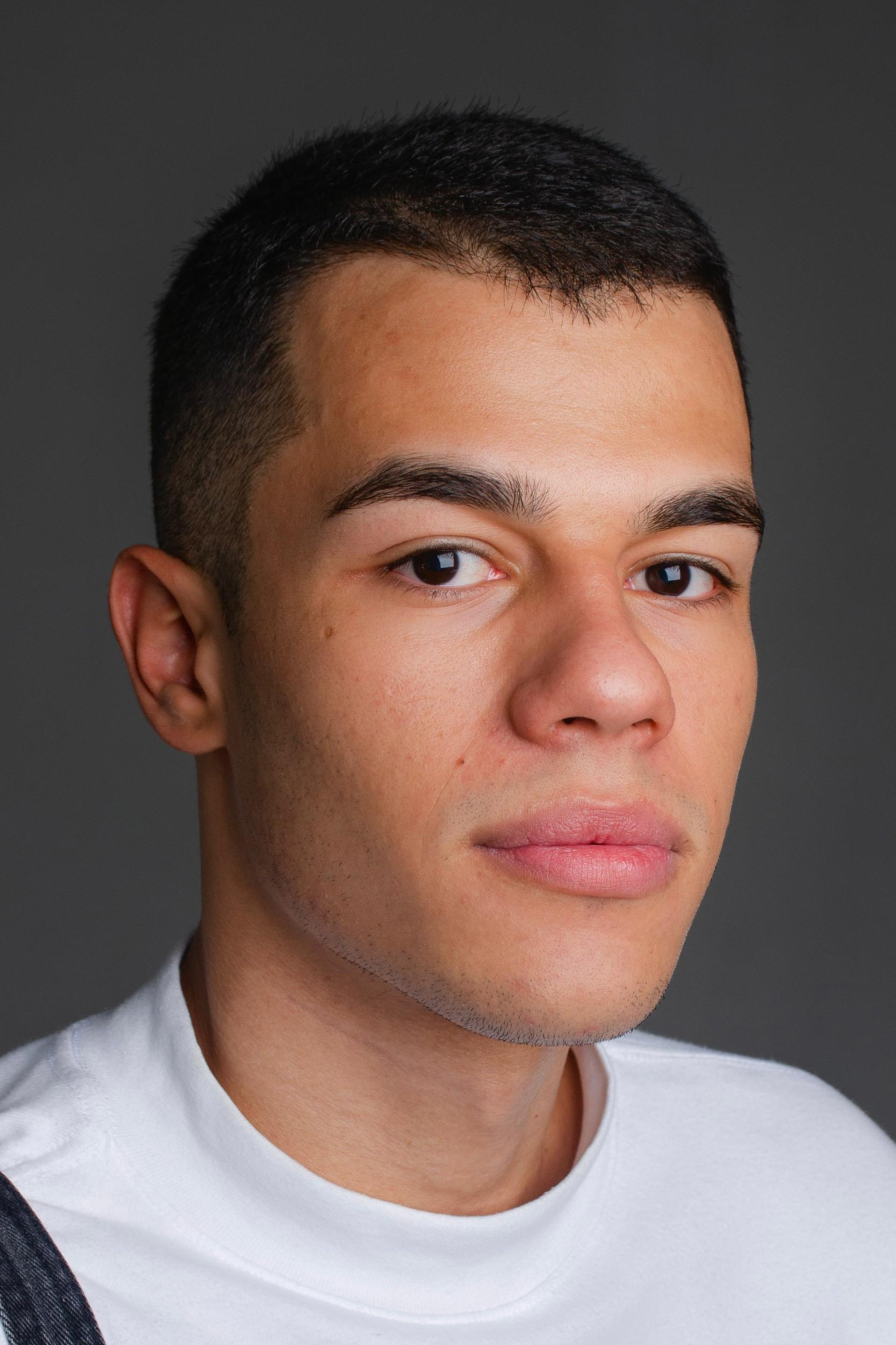 João Pedro Mariano backdrop