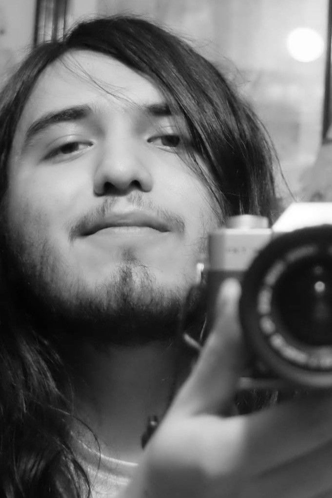 Henry Guzmán backdrop