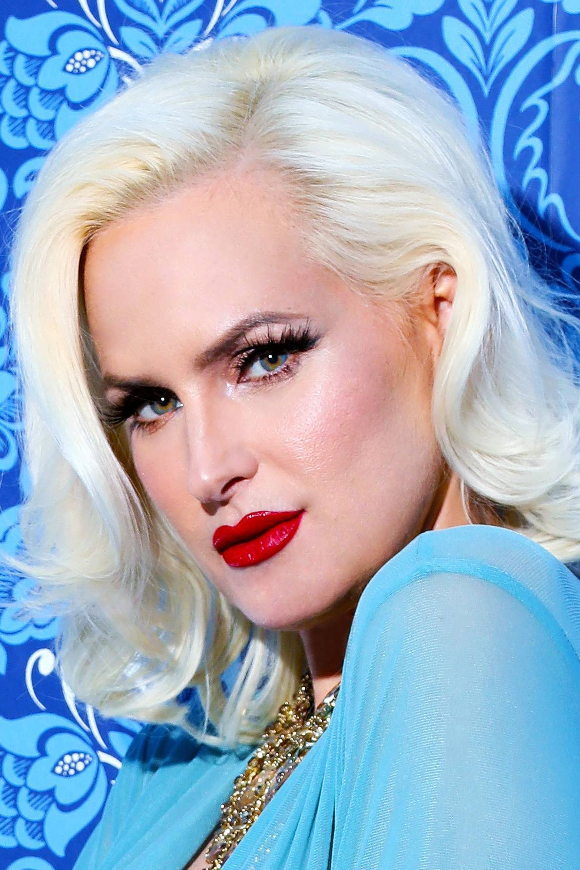 Robbyn Leigh backdrop