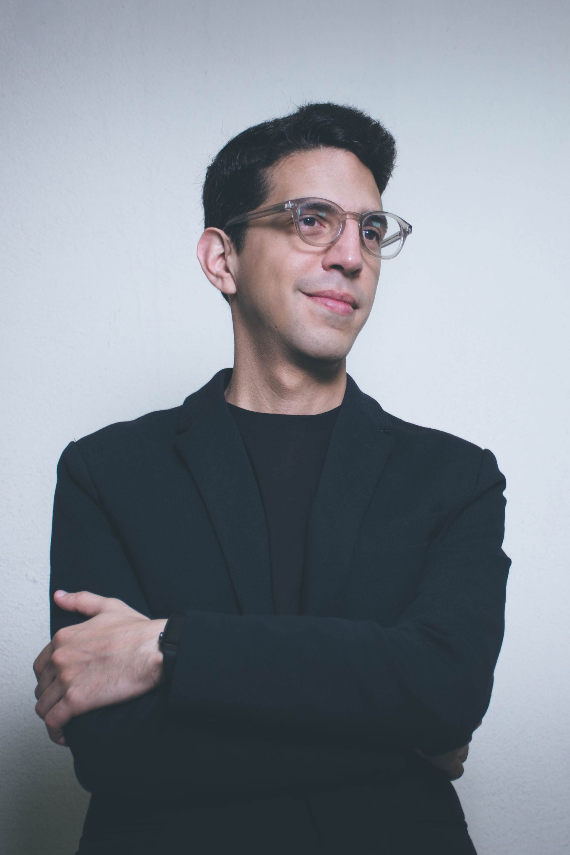 Mauricio Salgado backdrop