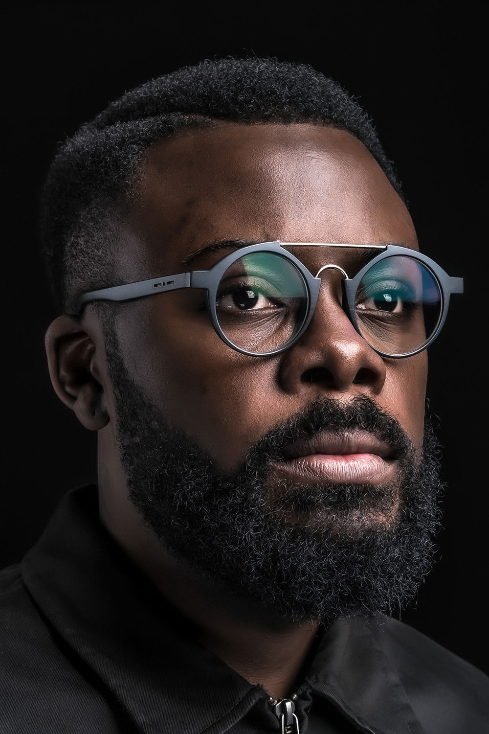 Francisco Yvan Luzemo backdrop