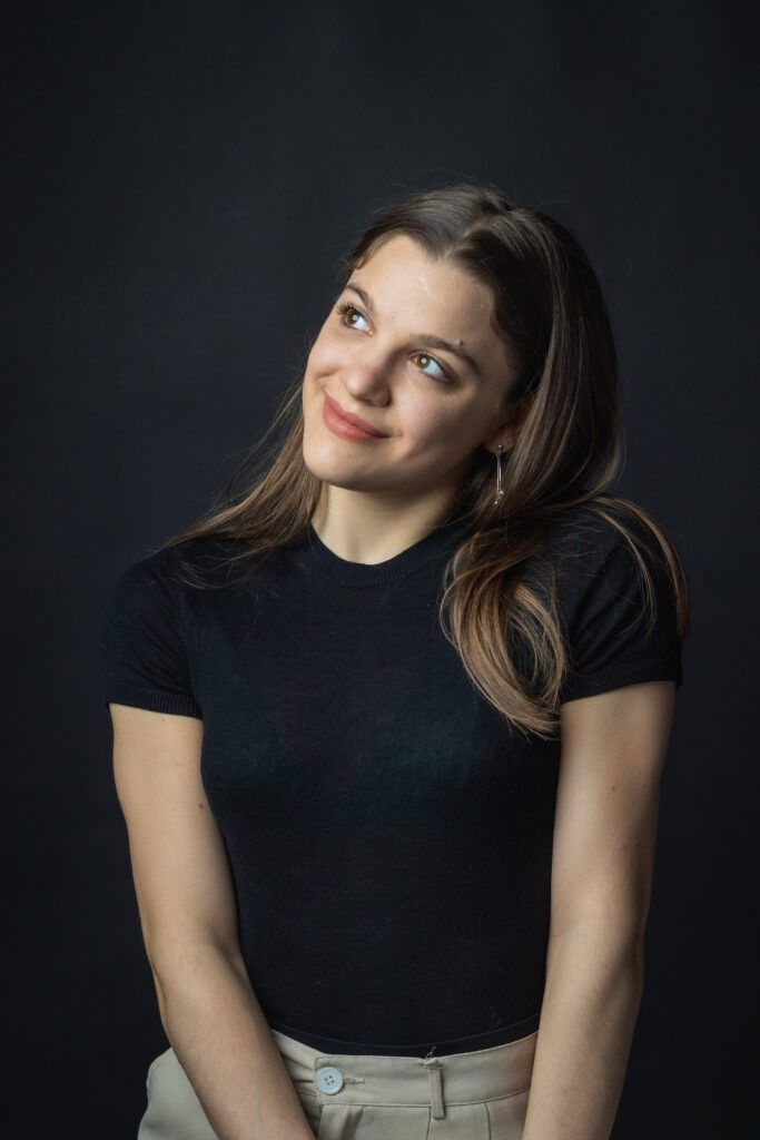 Gizus Gálhidy backdrop