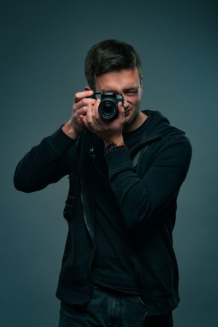 Justin COCHET backdrop