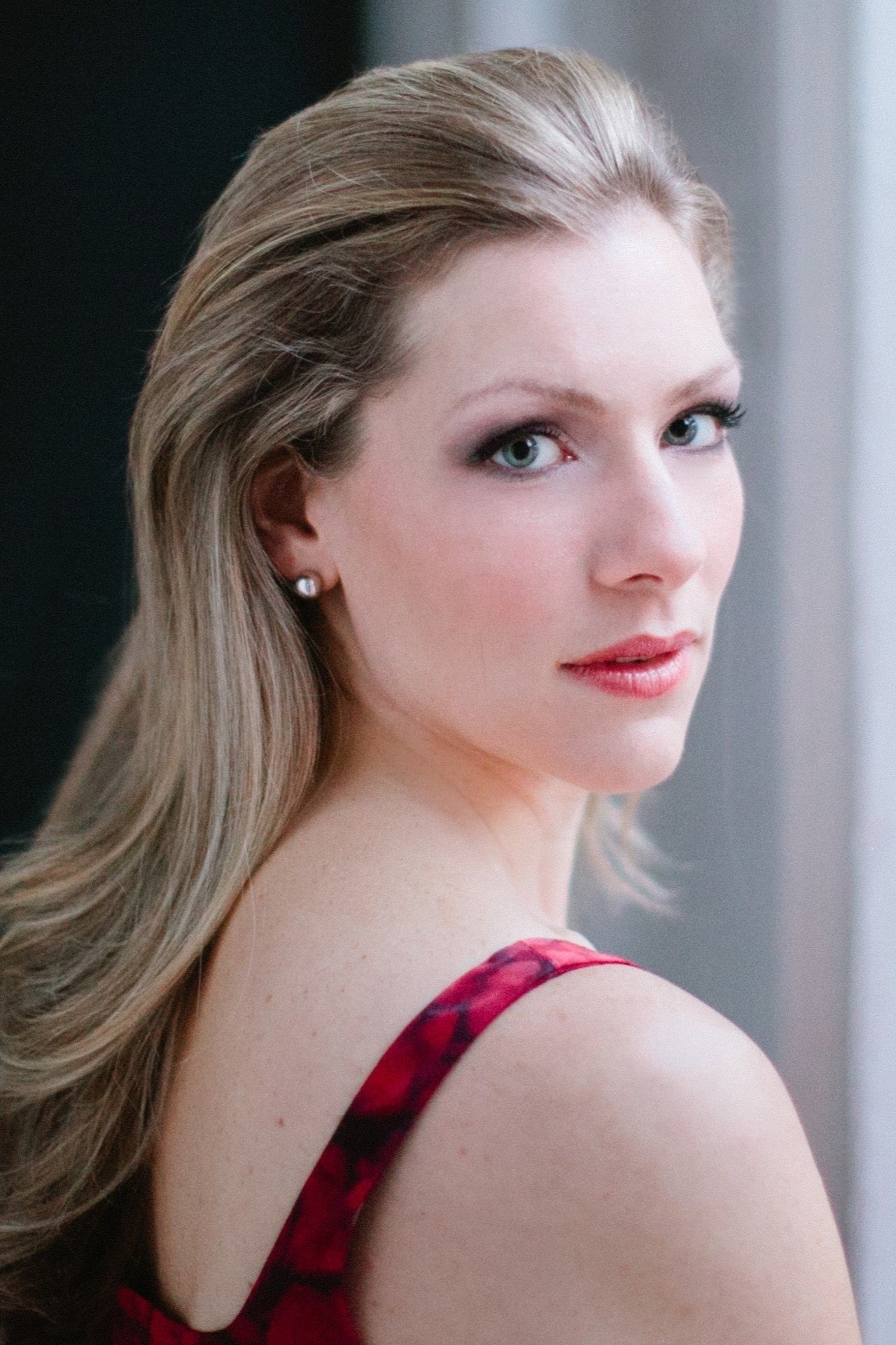 Jennifer Holloway backdrop