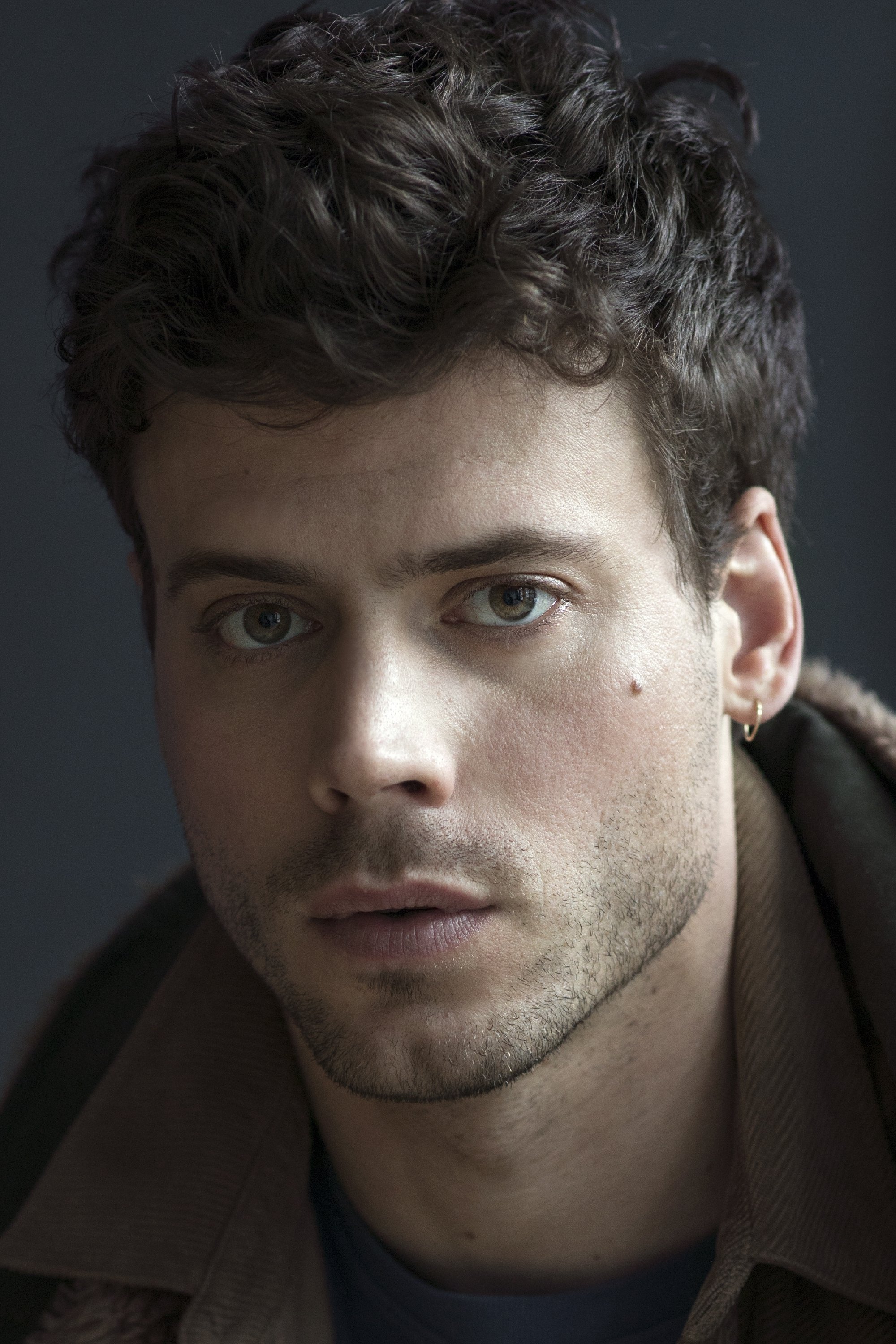 François Arnaud backdrop
