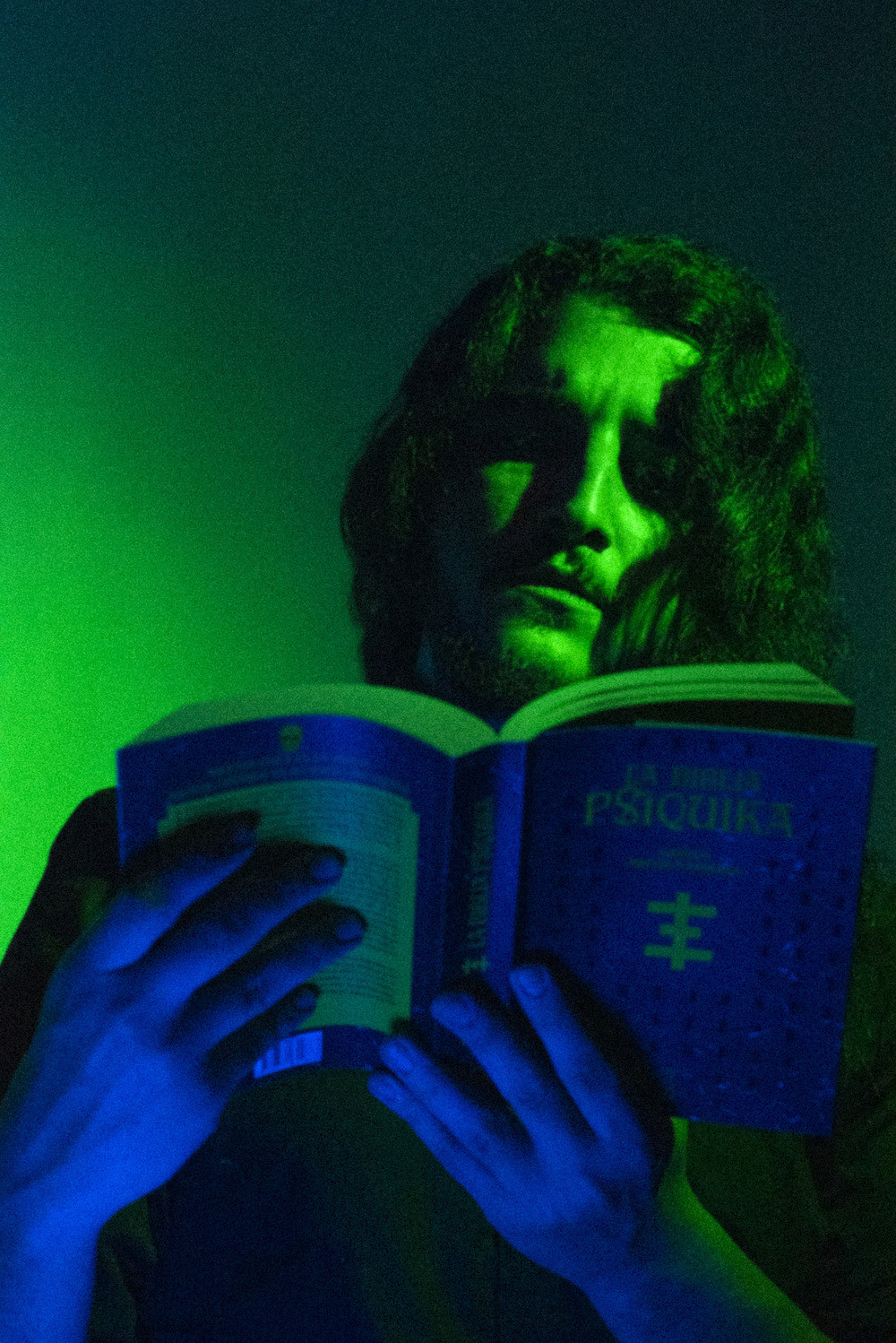 Santiago Martínez Cartier backdrop