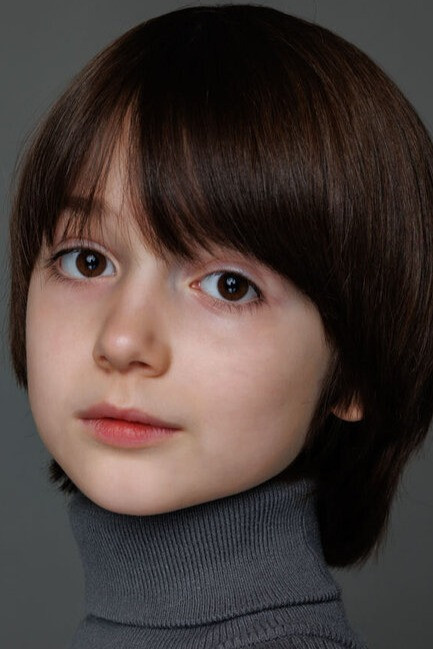 Максим Матузный backdrop