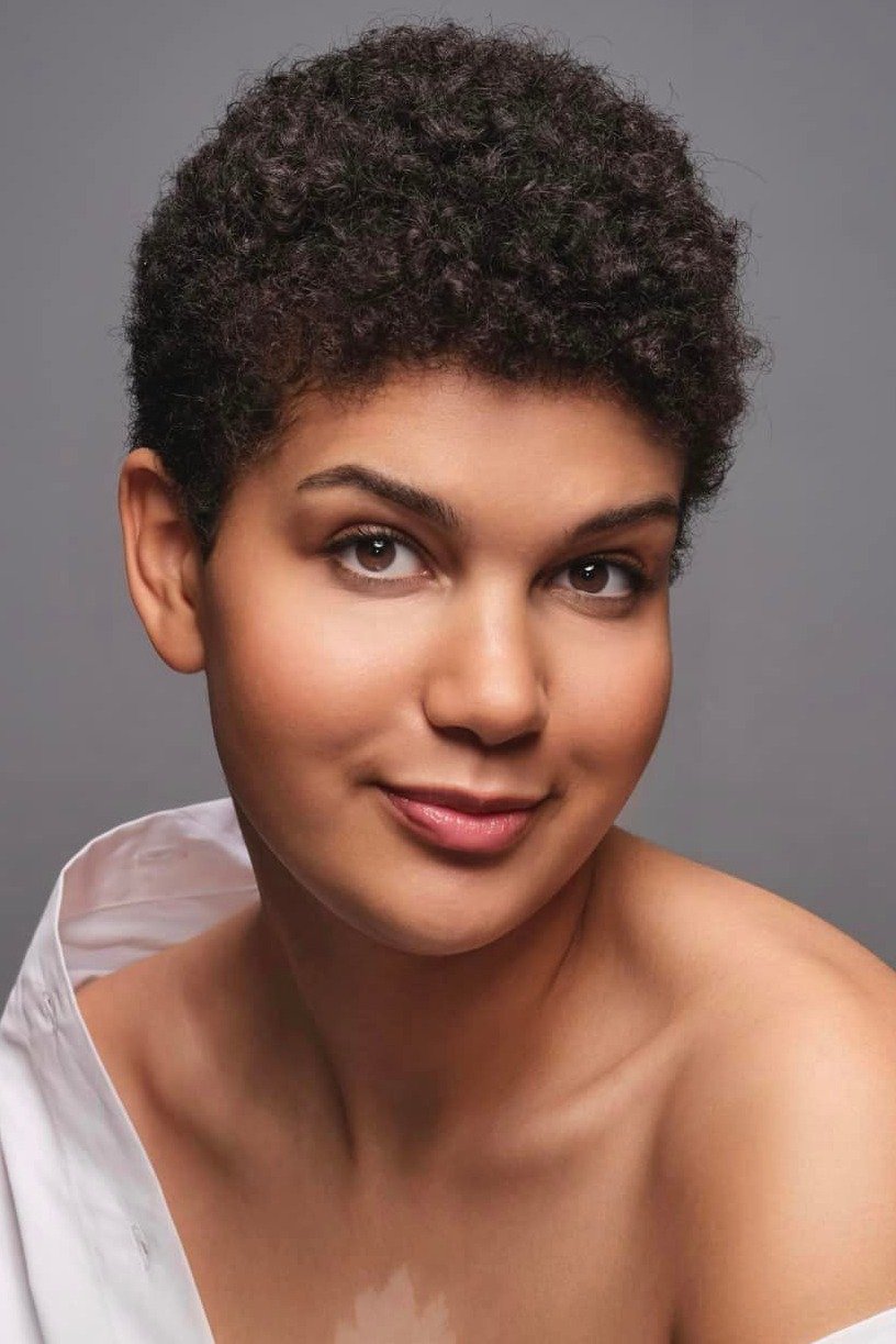 Sissi Nylia Benita backdrop