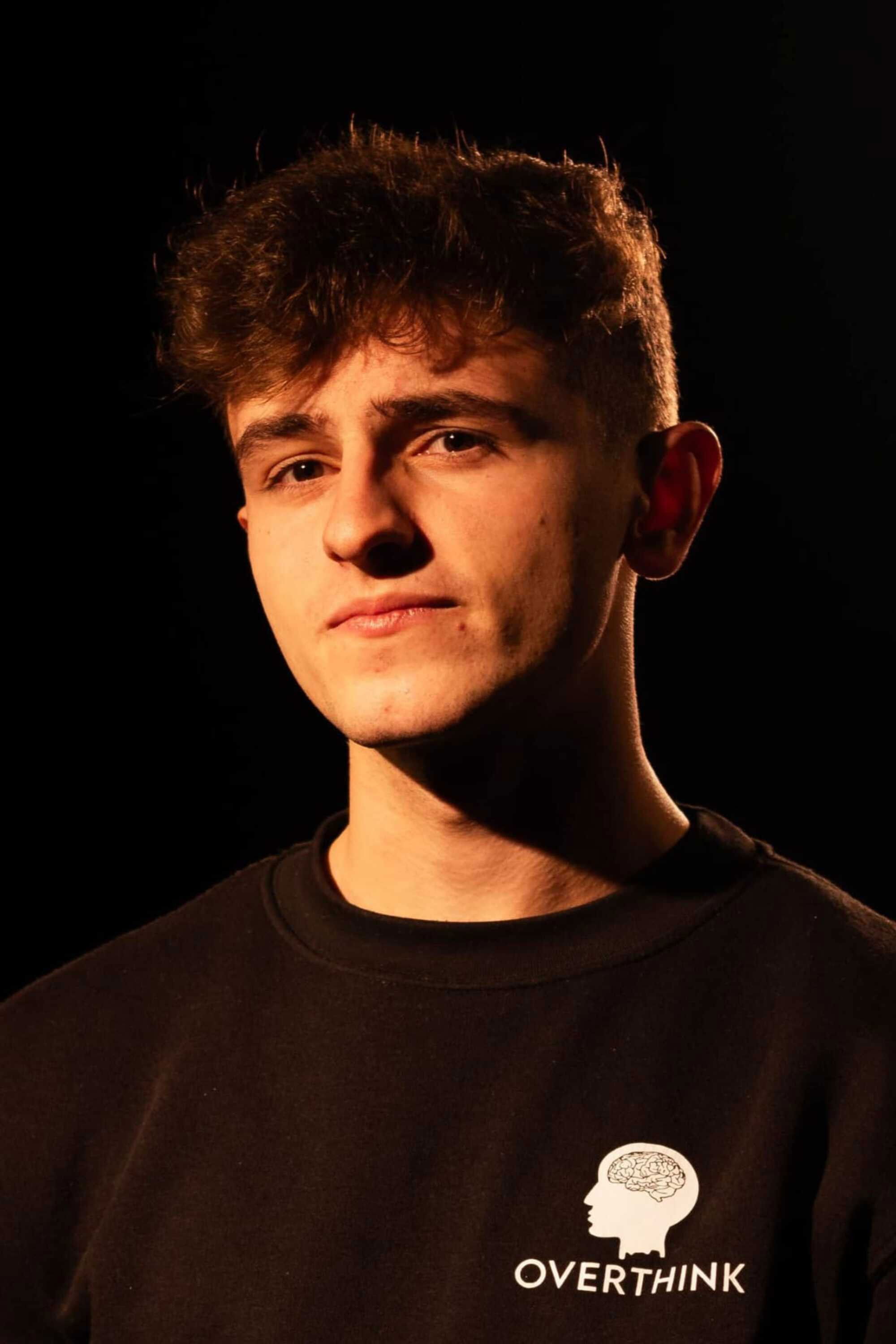 Rafael Aragón backdrop