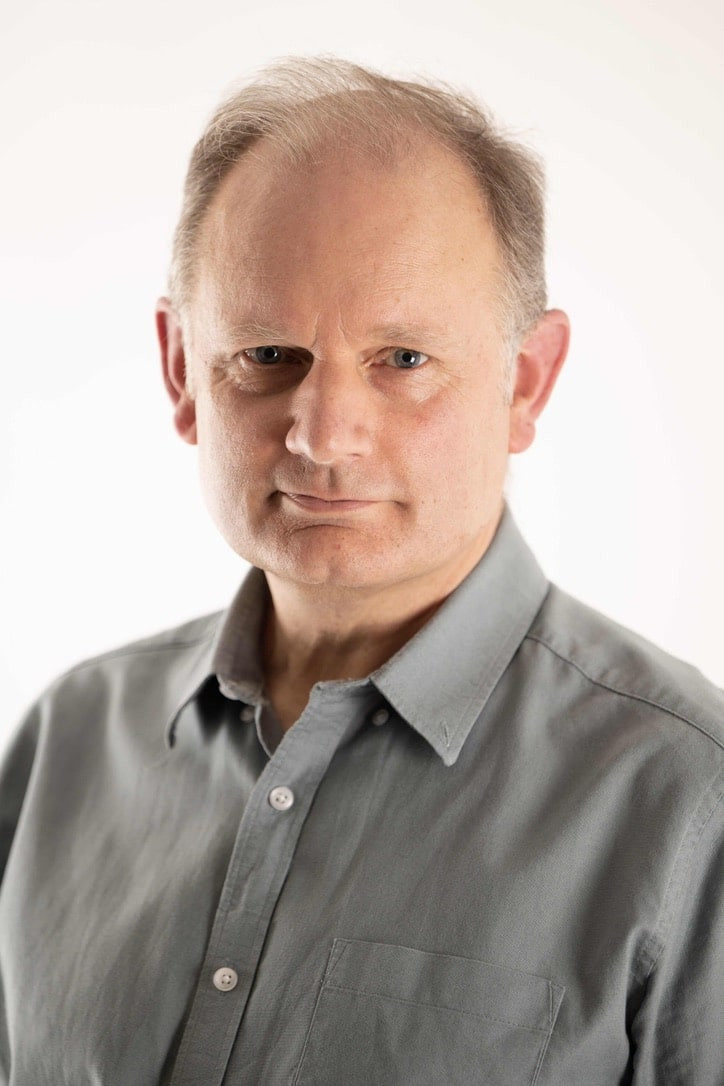 Simon Elvin backdrop